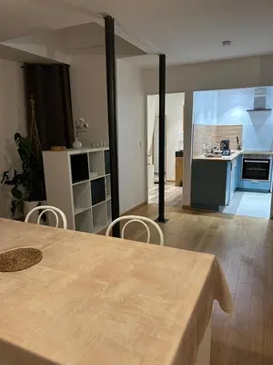 a kitchen and dining room with a table and chairs at Le laurier, confort et calme en Provence in Noves