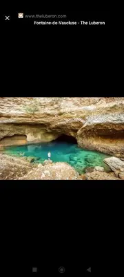 a small pool of green water in a cave at Petite maison de charme in LʼIsle-sur-la-Sorgue