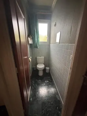 a small bathroom with a toilet and a window at Maison Provençale au centre du village in Mollégès