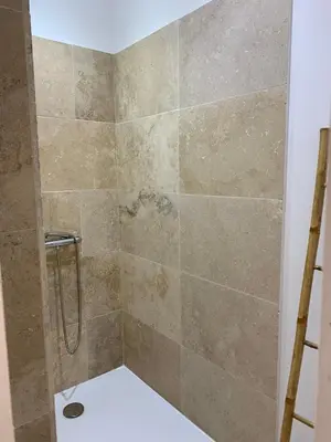 a bathroom with a shower with a toilet at Studio cosy à la campagne in Montjustin