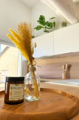 a jar of honey on a wooden table with a flower in it at Le Nily Provence, T2 cosy rénové avec Clim, Extérieur et Parking in Sainte-Tulle