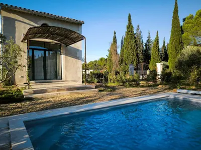 a swimming pool in the yard of a house at Le Mazet de Christol in Eygalières