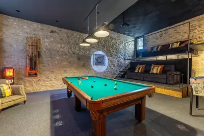 a room with a pool table and a couch at Madame Luberon in Roussillon