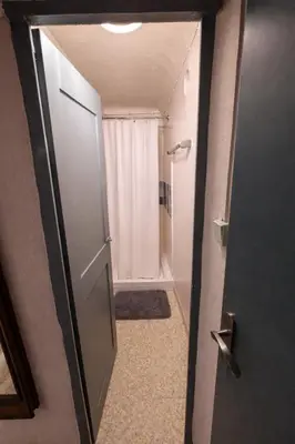 an empty hallway with a hallway leading into a room at Chambre Centre Aix Salle de Bain privée in Aix-en-Provence
