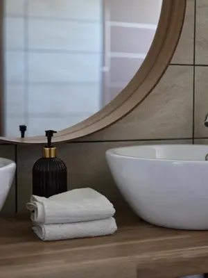 a bathroom with a white sink and a mirror at La Parenthèse Montilienne à 10mn d'Avignon in Monteux