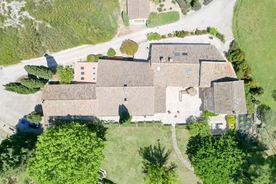 an overhead view of a large house with a driveway at Mas, Padel privé, tennis privé, piscine 22m , Alpilles Provence in Orgon