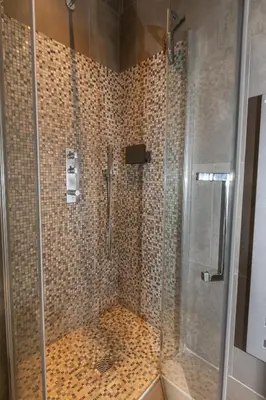 a bathroom with a shower with a glass door at Le Zola - Studio premium hypercentre - Wifi - Climatisation in Aix-en-Provence