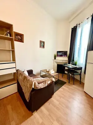 a living room with a couch and a table at Studio lumineux au cœur du Luberon Parking gratui in Cavaillon
