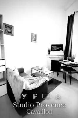 a living room with a couch and a table at Studio lumineux au cœur du Luberon Parking gratui in Cavaillon