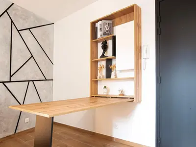 a wooden table in a room with a shelf at Studio Cosy au Cœur de la Ville in Salon-de-Provence