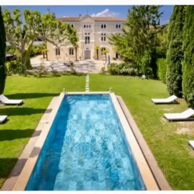 CHATEAU 18e AVEC PISCINE