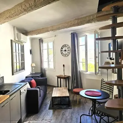 Duplex entre Palais de justice et Cours Mirabeau
