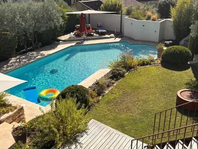 an overhead view of a swimming pool in a yard at Maison V in Ventabren