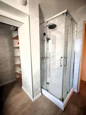 a shower with a glass door in a bathroom at Villa provençale Les Agapanthes in Saint-Saturnin-les-Apt