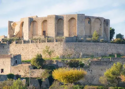 an old building on top of a hill at Le Jardin du Félibrige in Lançon-Provence