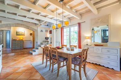 a kitchen with a table and chairs in a room at Villa A l'ombre du Géant climatisée piscine pour 8 personnes in Saint-Pierre-de-Vassols