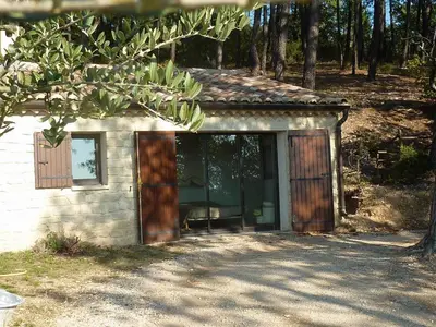 a small building with two doors and a window at cheznico jas d la plane in Bédoin
