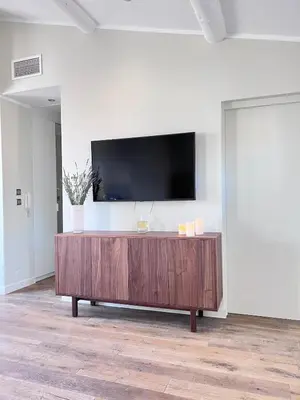 a living room with a tv on a white wall at La Terrasse, 2 chambres, hyper centre in Aix-en-Provence