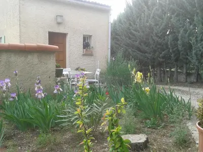 a garden with flowers in front of a house at La Petite Maison de Marie Louise in Lauris