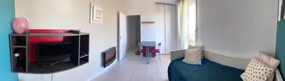 a living room with a tv and a couch at Charmant appartement hotel calme à Aix en Provence in Aix-en-Provence