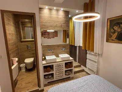 a bathroom with a sink and a mirror at Appartement Turandot, 1 chambre, près du Cours Mirabeau in Aix-en-Provence