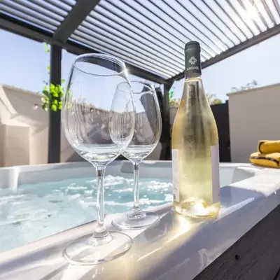 Bella Vita Outdoor Jacuzzi