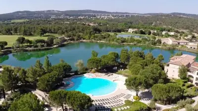 an aerial view of a large pool of water at La Bastide du Golfeur, Jardin et Piscine in Mallemort