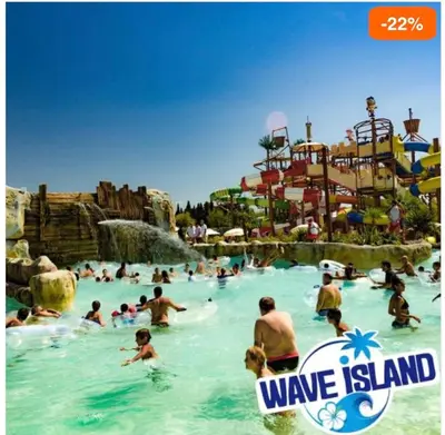 a group of people in the water at a water park at Jolie maison tout confort in Monteux