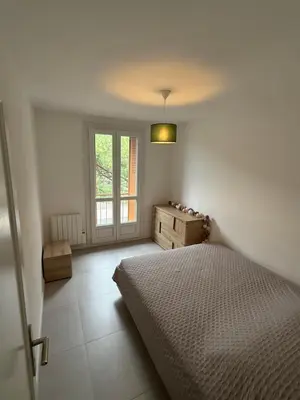 a bedroom with a bed and a window at Appartement moderne 3 chambres avec parking sécurisée in Aix-en-Provence