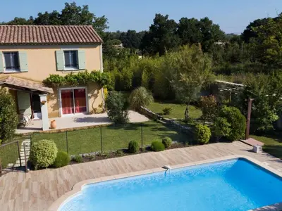 a house with a swimming pool in a yard at Holiday Home Die Gîtes de Bel-Air im Luberon in der Provence by Interhome in Les Taillades
