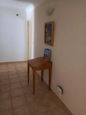 a room with a table and a picture on the wall at Hébergement tout confort au pied du Luberon in Cabrières-dʼAigues
