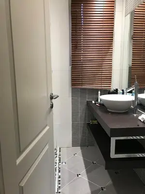 a bathroom with a sink and a counter with a mirror at T2 avec Terrasse à Ventabren proche Aix in Ventabren