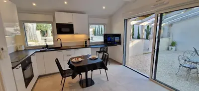 a kitchen and dining room with a table and chairs at superbe escapade au cœur de la ville clim parking et piscine in Aix-en-Provence