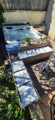 a living room with a table with a vase of flowers at Villa de charme avec piscine et jacuzzi en Provence in Châteauneuf-de-Gadagne