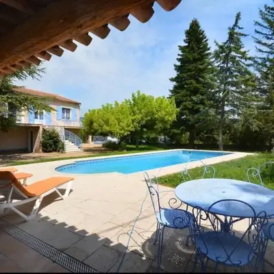 Les Volets Bleus Provençal house with pool