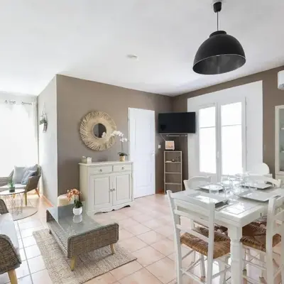 Maison deux chambres en Provence avec piscine