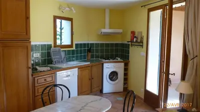 a kitchen with a washing machine and a sink at Très charmant Mazet au coeur du Luberon in Roussillon