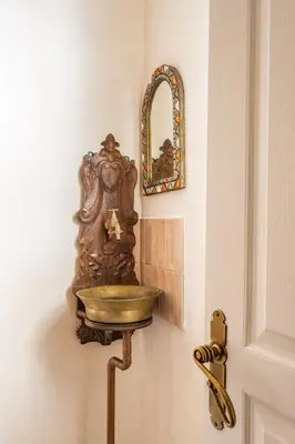 a bathroom with a sink and a mirror on the wall at La Cour Secrète - 2 Suites avec Balnéo privée in Carpentras