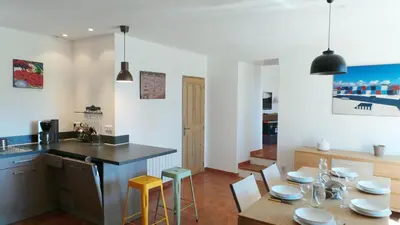 a kitchen and dining room with a table and chairs at Maison Les Bruns, sur la route du Mont Ventoux in Bédoin