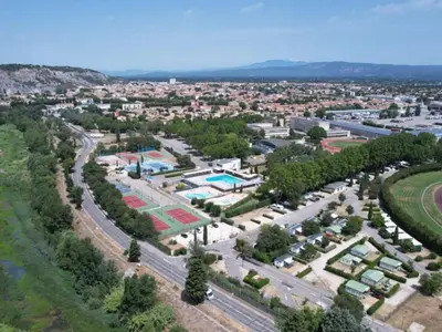 an aerial view of a city with a park at Mobil-home 32m² avec terrasse, 3 chambres à Cavaillon, 8 pers. - API-1-52-1384 in Cavaillon