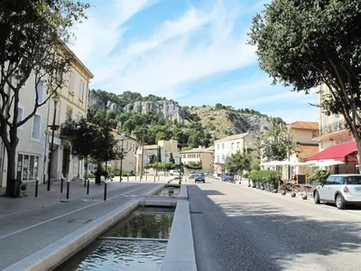 a city street with a pond in the middle at Mobil-home confortable, 2 chambres, 4 personnes - API-1-52-1390 in Cavaillon