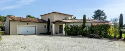a white house with a garage and some trees at Villa Peyriere-Ventoux in Carpentras