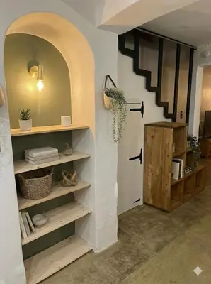 a room with a hallway with a door and shelves at Maison de ville climatisée avec toit-terrasse privatif in Monteux