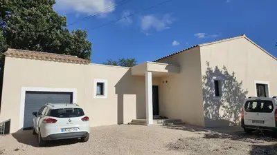 a white car parked in front of a house at Villa la grande Bastide in Oppède