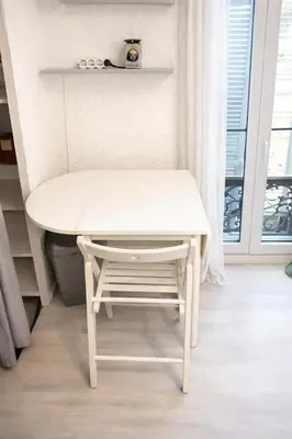 a white table and chair in a room with a window at Studio Aix Centre idéal séjour pro & tourisme in Aix-en-Provence