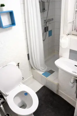 a bathroom with a toilet and a shower and a sink at Studio Aix Centre idéal séjour pro & tourisme in Aix-en-Provence