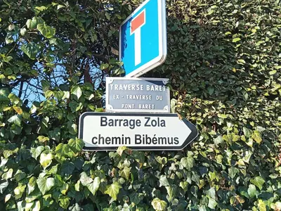 a street sign that reads franciscolezlezlezlezlezlezlezlezlez at Colocation 3 chambres - Prix pour 1 chambre - Proche centre-ville historique à pied in Aix-en-Provence
