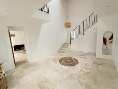 a white room with a staircase and a floor at Le Mas des Poètes in Saint-Andiol