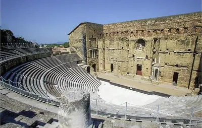 an empty amphitheater in front of a building at Nice Home In Jonquerettes in Jonquerettes