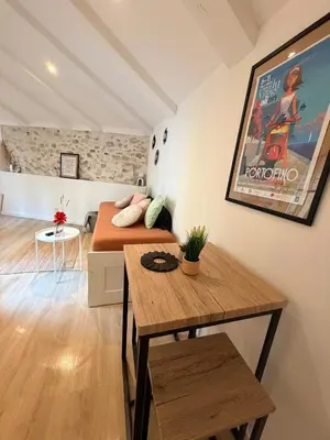 a bedroom with a bed and a table in it at Aix-en-Provence - studio plein centre ville refait à neuf avec climatisation in Aix-en-Provence